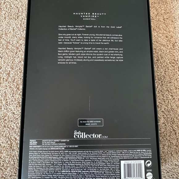 Haunted Beauty Vampire Barbie Gold Label Collection - Picture 4 of 10